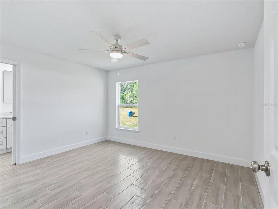 For Rent: $2,100 (3 beds, 2 baths, 1334 Square Feet)