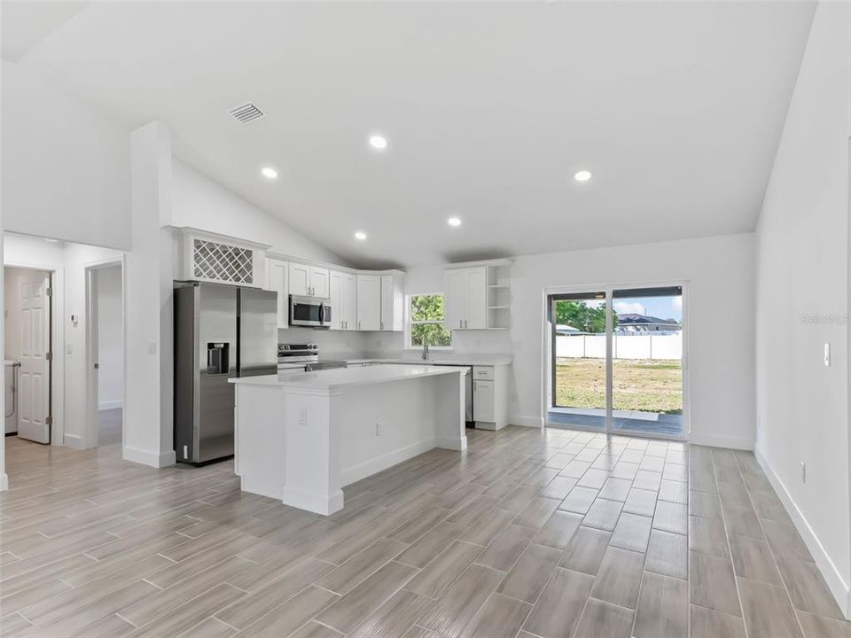 For Rent: $2,100 (3 beds, 2 baths, 1334 Square Feet)