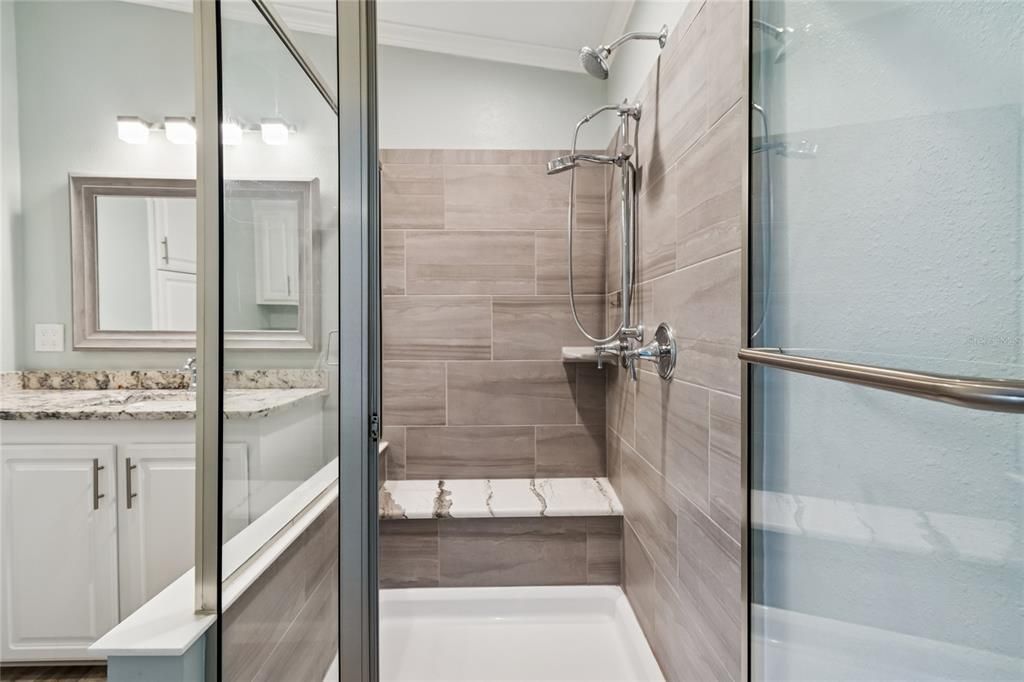 For Sale: $199,000 (1 beds, 2 baths, 864 Square Feet)