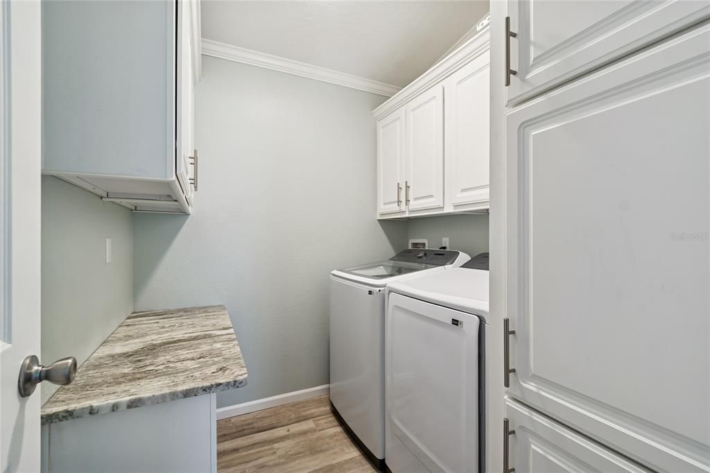 For Sale: $199,000 (1 beds, 2 baths, 864 Square Feet)