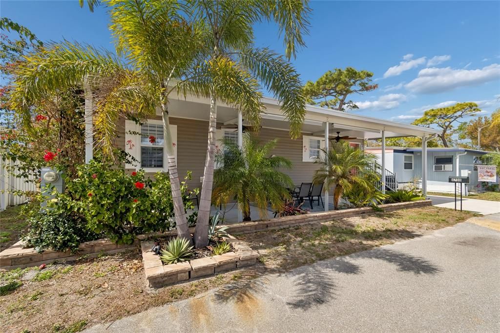 For Sale: $199,000 (1 beds, 2 baths, 864 Square Feet)