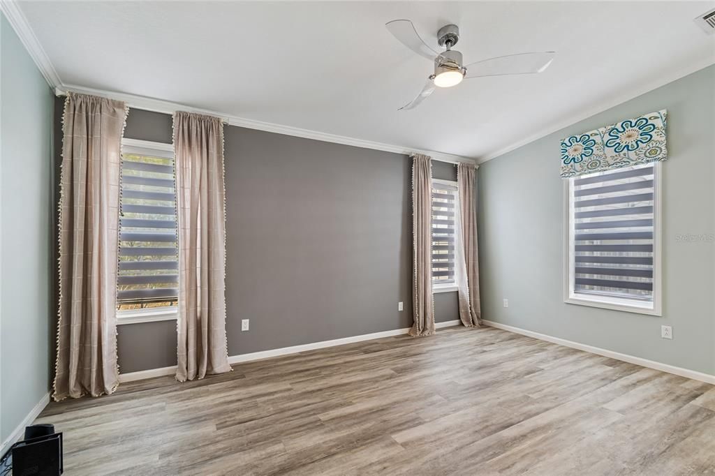 For Sale: $199,000 (1 beds, 2 baths, 864 Square Feet)