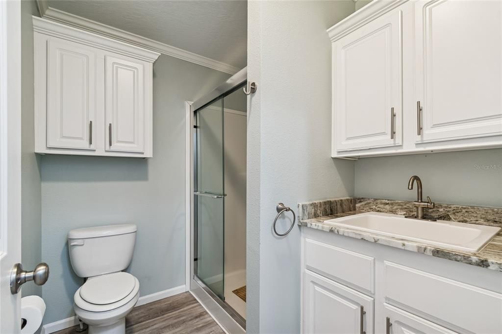 For Sale: $199,000 (1 beds, 2 baths, 864 Square Feet)