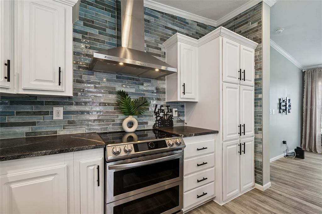For Sale: $199,000 (1 beds, 2 baths, 864 Square Feet)