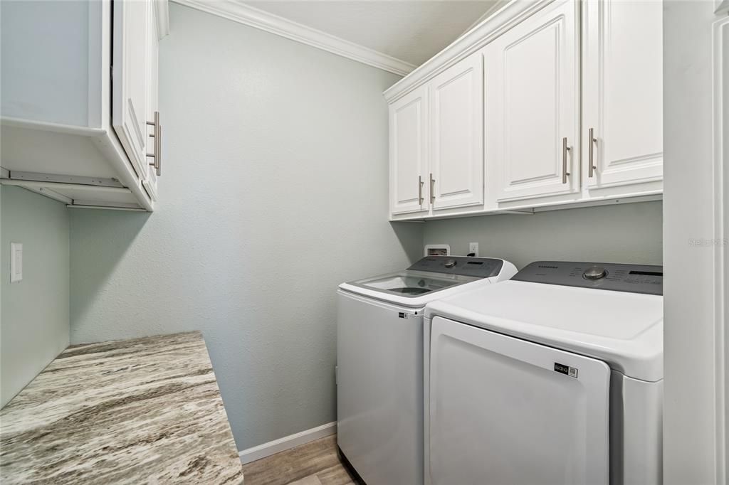 For Sale: $199,000 (1 beds, 2 baths, 864 Square Feet)