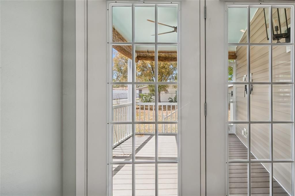 For Sale: $199,000 (1 beds, 2 baths, 864 Square Feet)
