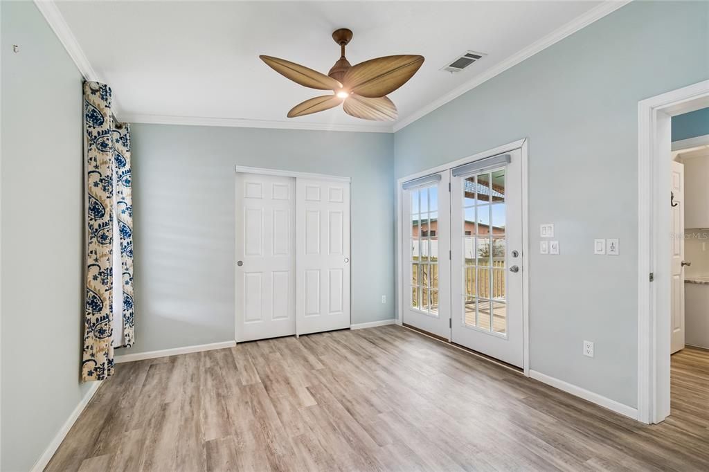 For Sale: $199,000 (1 beds, 2 baths, 864 Square Feet)