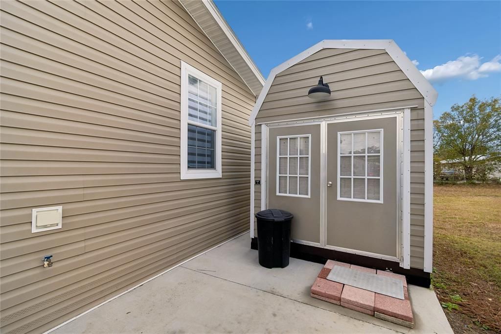 For Sale: $199,000 (1 beds, 2 baths, 864 Square Feet)