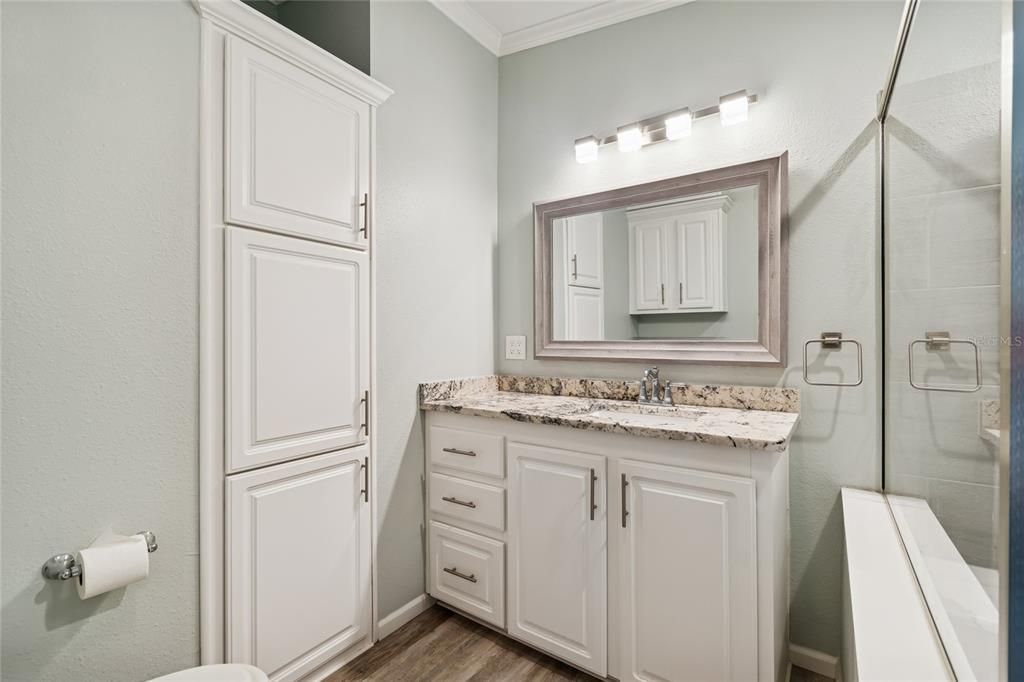 For Sale: $199,000 (1 beds, 2 baths, 864 Square Feet)