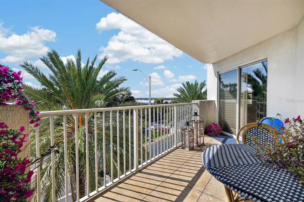 For Sale: $639,000 (3 beds, 3 baths, 2675 Square Feet)