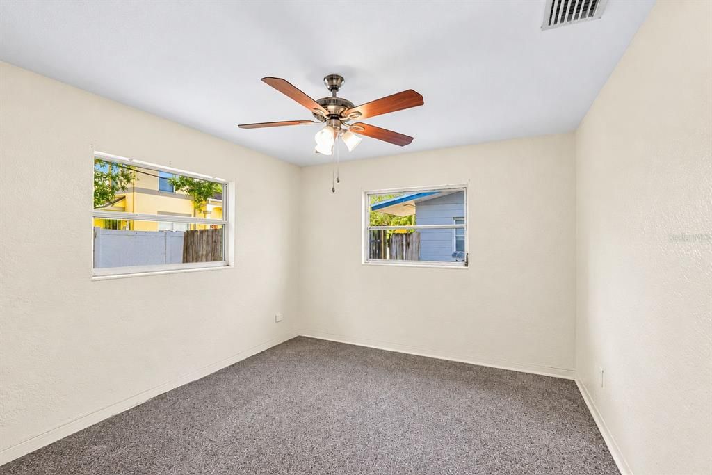 En Venta: $419,000 (4 camas, 0 baños, 1560 Pies cuadrados)