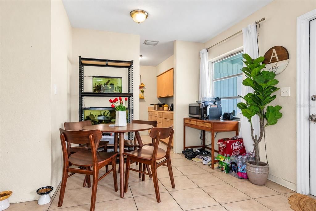 En Venta: $419,000 (4 camas, 0 baños, 1560 Pies cuadrados)
