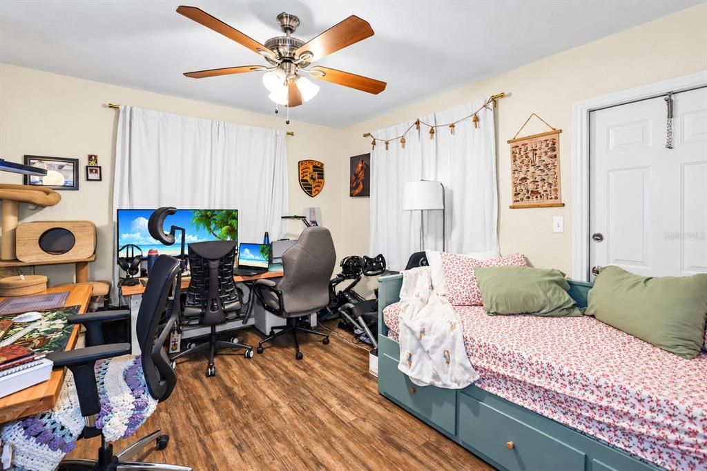 En Venta: $419,000 (4 camas, 0 baños, 1560 Pies cuadrados)