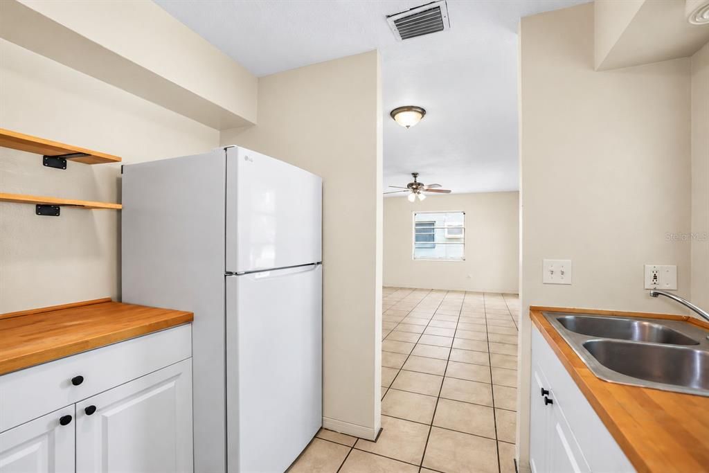 En Venta: $419,000 (4 camas, 0 baños, 1560 Pies cuadrados)
