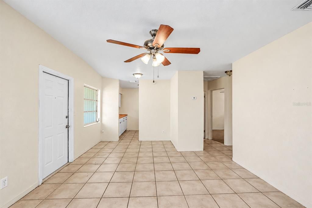 En Venta: $419,000 (4 camas, 0 baños, 1560 Pies cuadrados)