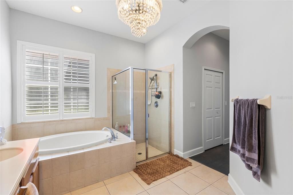 For Sale: $680,000 (6 beds, 4 baths, 3781 Square Feet)