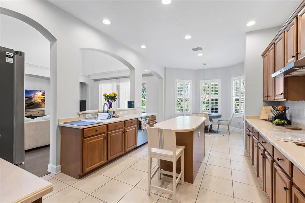 For Sale: $680,000 (6 beds, 4 baths, 3781 Square Feet)