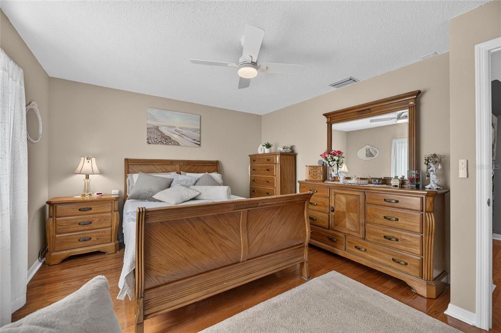 For Sale: $329,000 (3 beds, 2 baths, 1171 Square Feet)