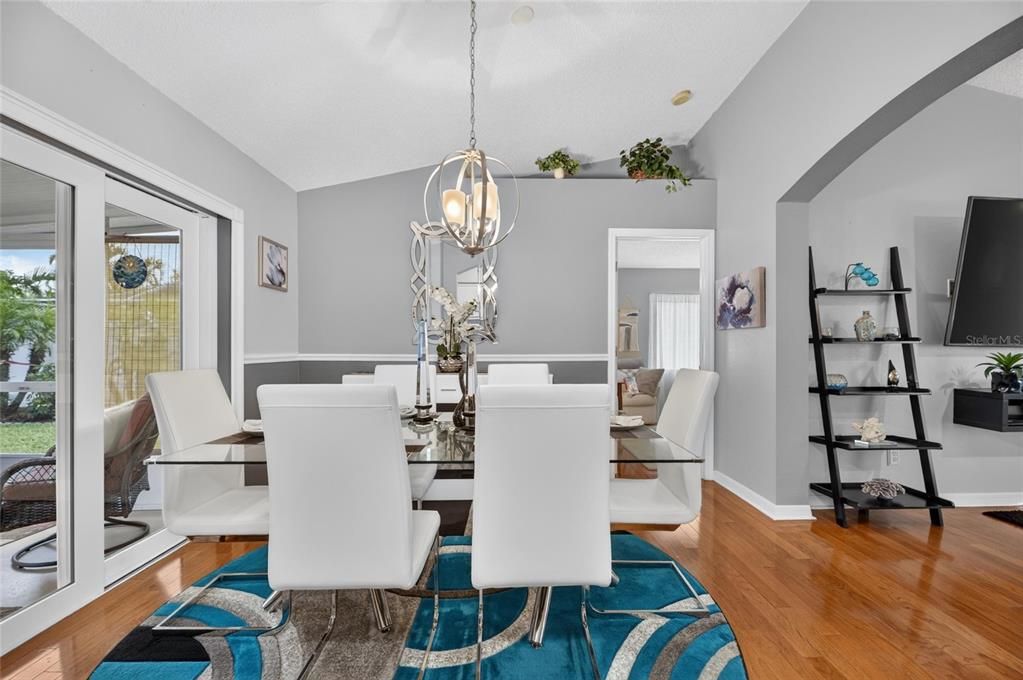 For Sale: $329,000 (3 beds, 2 baths, 1171 Square Feet)