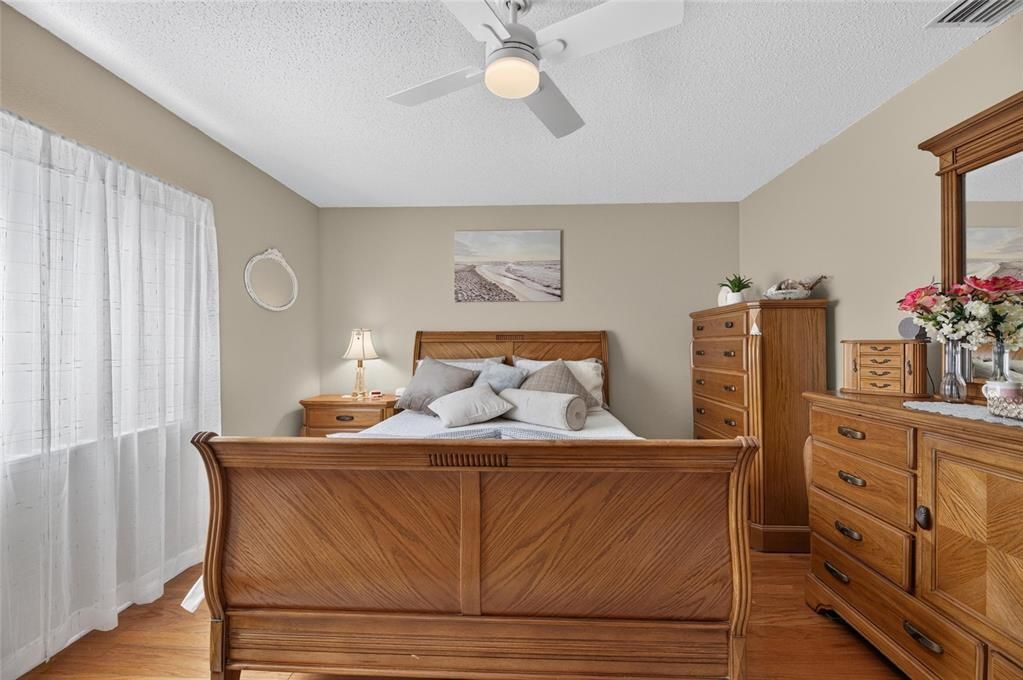 For Sale: $329,000 (3 beds, 2 baths, 1171 Square Feet)