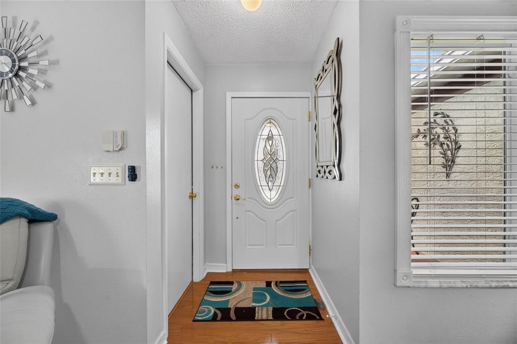 For Sale: $329,000 (3 beds, 2 baths, 1171 Square Feet)