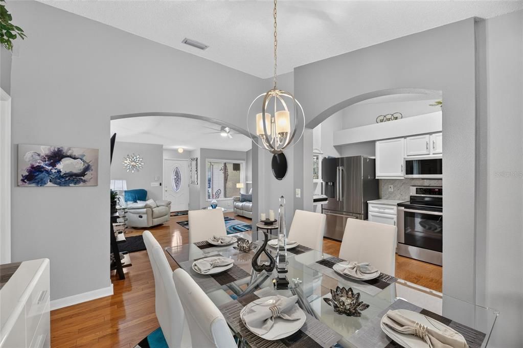For Sale: $329,000 (3 beds, 2 baths, 1171 Square Feet)