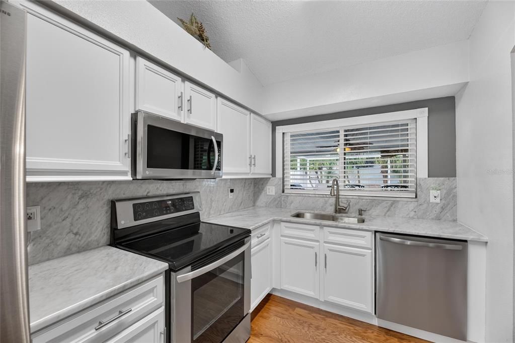 For Sale: $329,000 (3 beds, 2 baths, 1171 Square Feet)