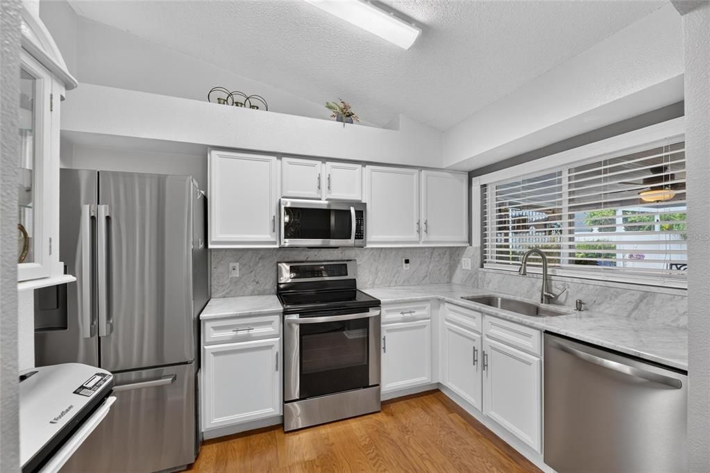 For Sale: $329,000 (3 beds, 2 baths, 1171 Square Feet)