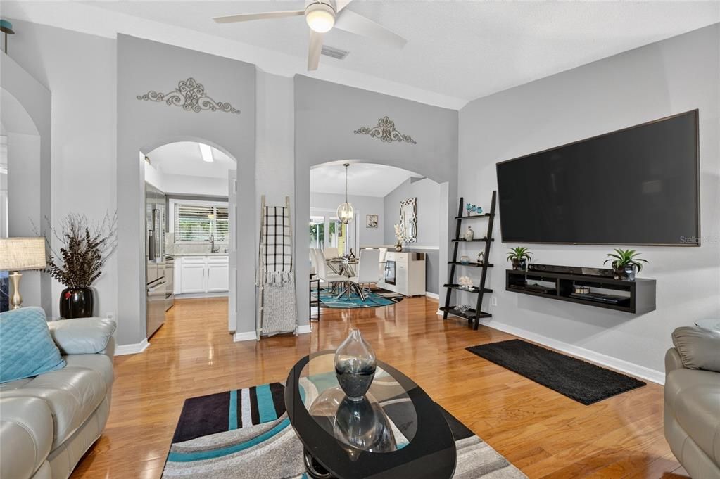For Sale: $329,000 (3 beds, 2 baths, 1171 Square Feet)