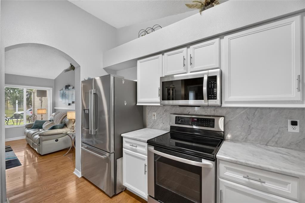 For Sale: $329,000 (3 beds, 2 baths, 1171 Square Feet)