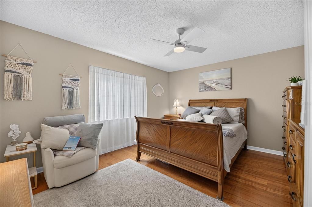 For Sale: $329,000 (3 beds, 2 baths, 1171 Square Feet)