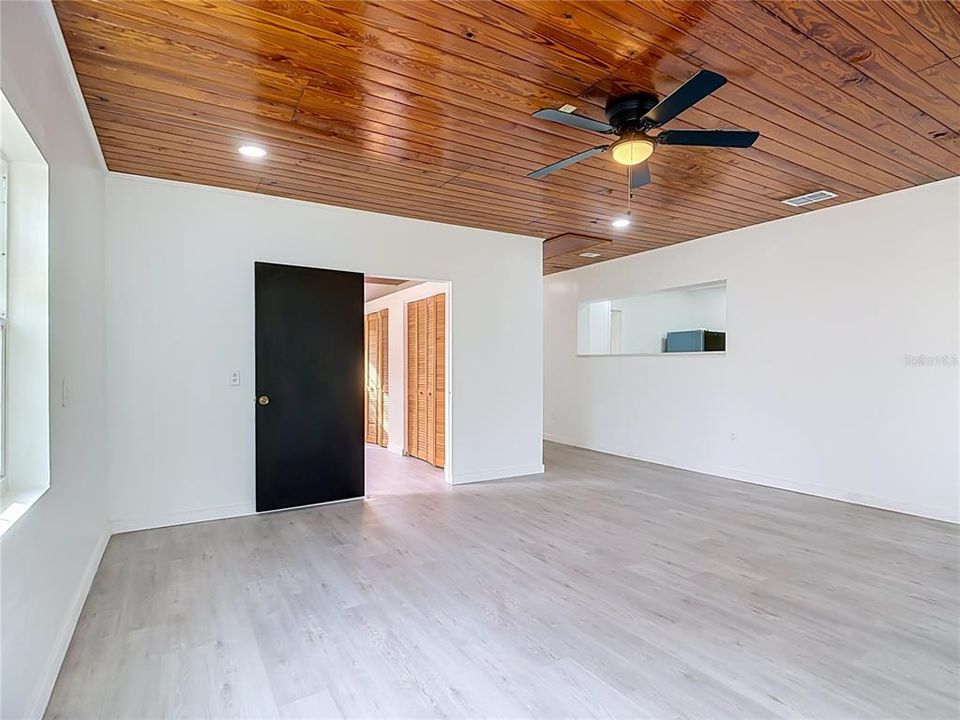 For Sale: $274,997 (3 beds, 2 baths, 1395 Square Feet)