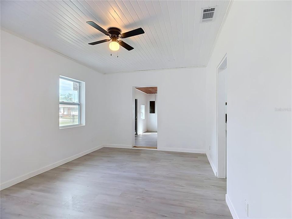 For Sale: $274,997 (3 beds, 2 baths, 1395 Square Feet)