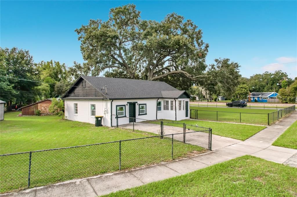 For Sale: $274,997 (3 beds, 2 baths, 1395 Square Feet)