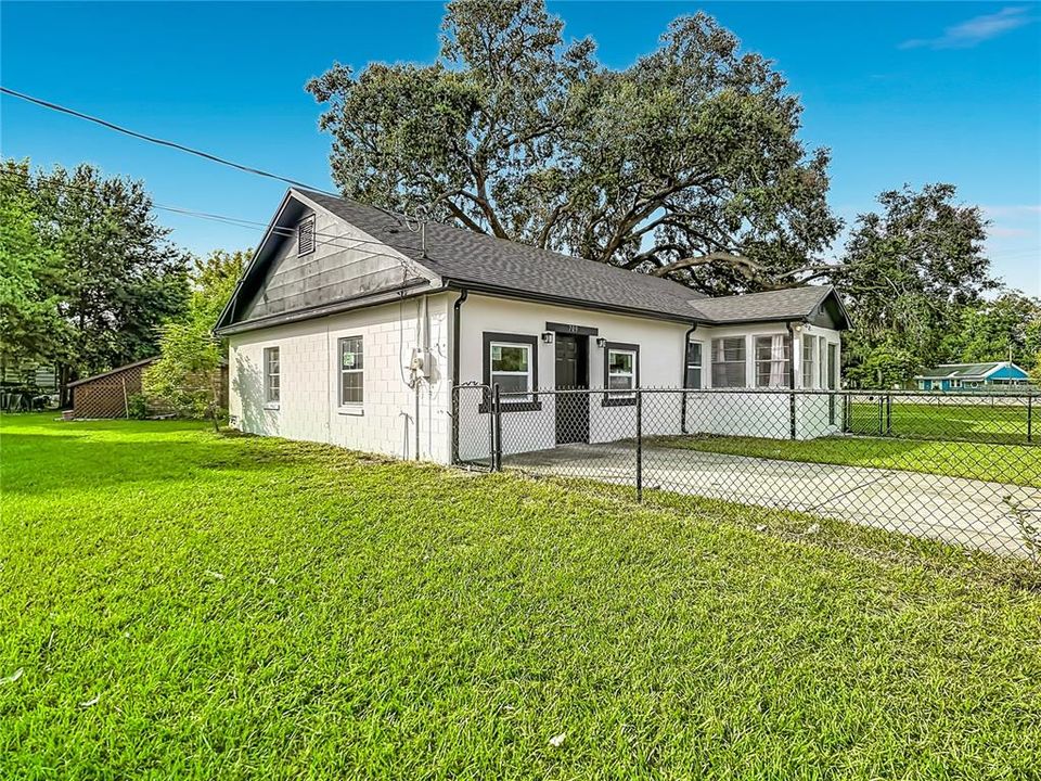 For Sale: $274,997 (3 beds, 2 baths, 1395 Square Feet)
