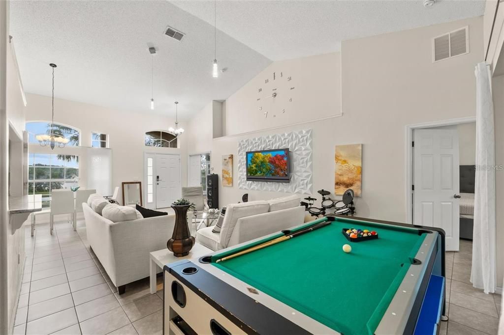For Sale: $365,000 (4 beds, 2 baths, 1695 Square Feet)