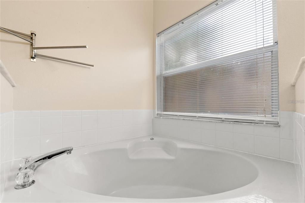 For Sale: $365,000 (4 beds, 2 baths, 1695 Square Feet)