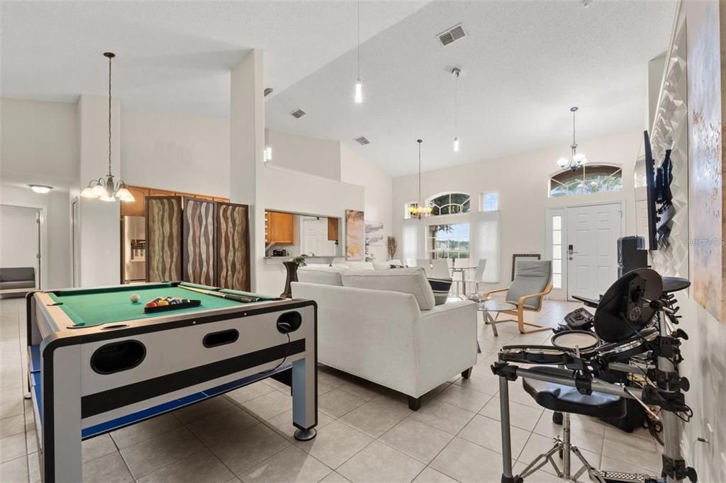 For Sale: $365,000 (4 beds, 2 baths, 1695 Square Feet)