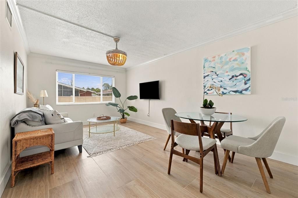 For Sale: $319,000 (1 beds, 1 baths, 698 Square Feet)