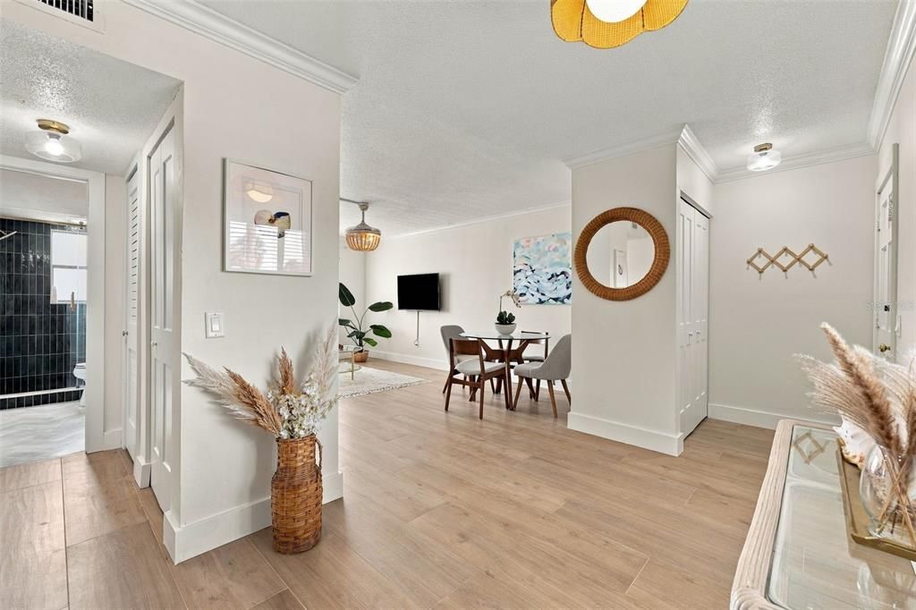 For Sale: $319,000 (1 beds, 1 baths, 698 Square Feet)