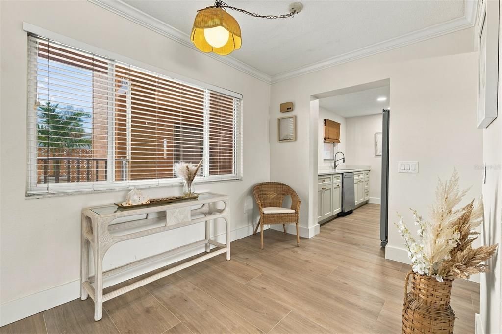 For Sale: $319,000 (1 beds, 1 baths, 698 Square Feet)