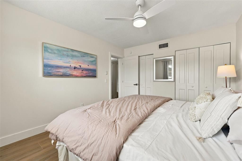 For Sale: $319,000 (1 beds, 1 baths, 698 Square Feet)