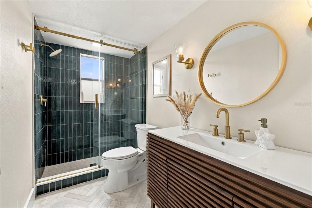 For Sale: $319,000 (1 beds, 1 baths, 698 Square Feet)