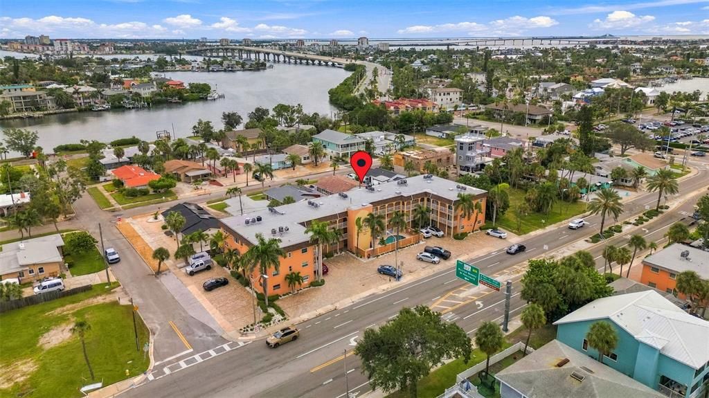 For Sale: $319,000 (1 beds, 1 baths, 698 Square Feet)