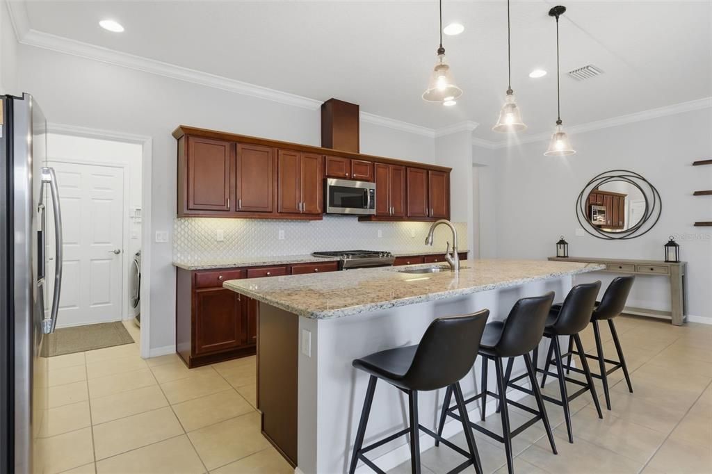 На продажу: $365,000 (2 спален, 2 ванн, 1704 Квадратных фут)