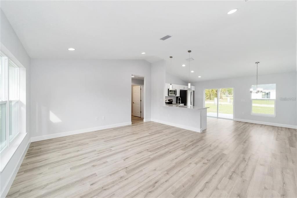 En Venta: $275,000 (3 camas, 2 baños, 1270 Pies cuadrados)