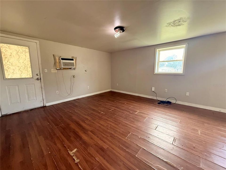 En Venta: $172,900 (4 camas, 1 baños, 1131 Pies cuadrados)