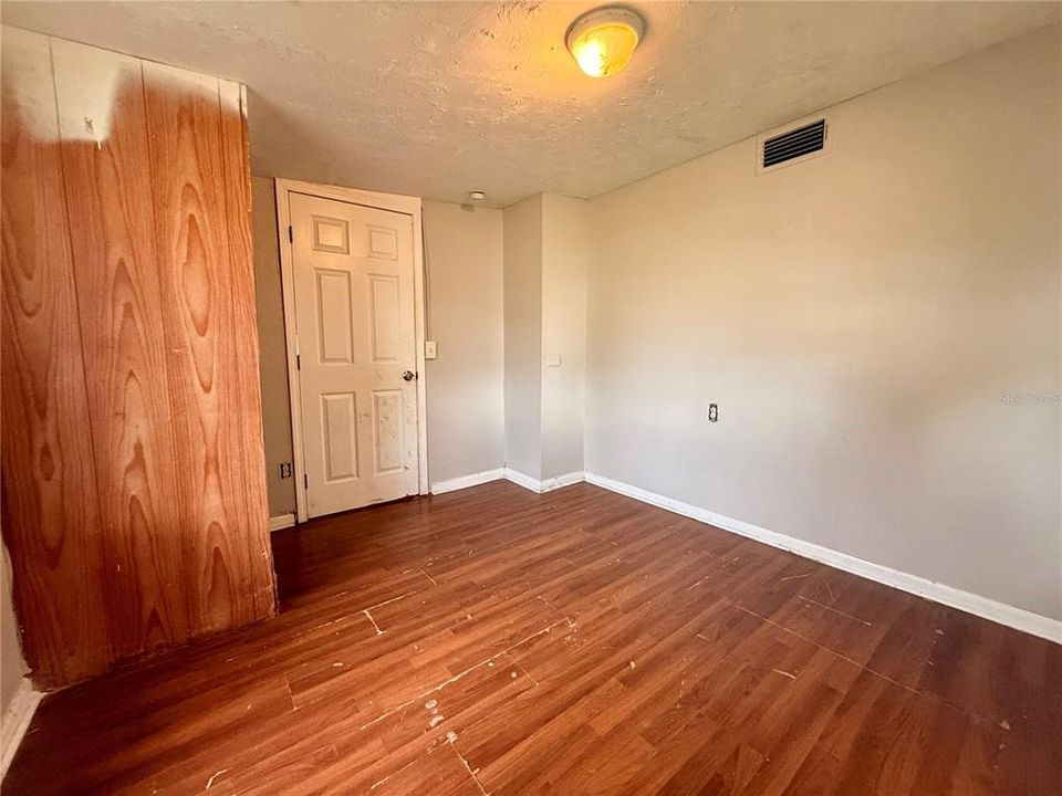 En Venta: $172,900 (4 camas, 1 baños, 1131 Pies cuadrados)