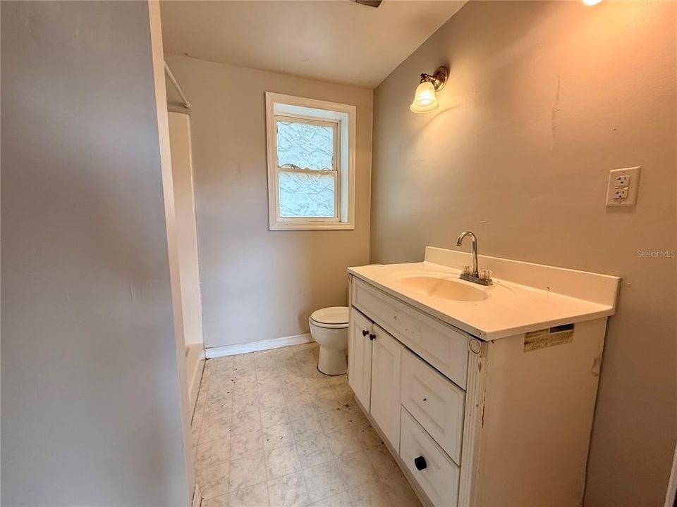 En Venta: $172,900 (4 camas, 1 baños, 1131 Pies cuadrados)