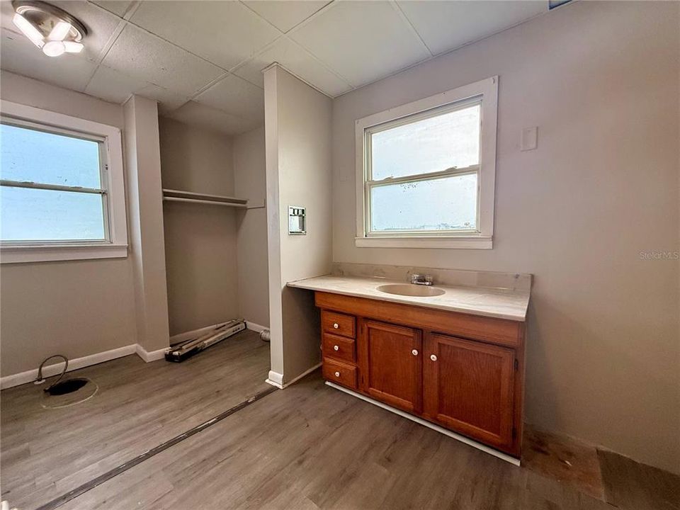En Venta: $172,900 (4 camas, 1 baños, 1131 Pies cuadrados)